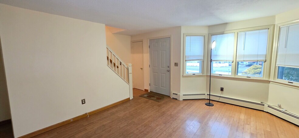 Living Room - 23 Mill St