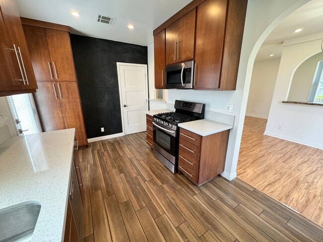 Building Photo - 8343 DUNBARTON - SHORT TERM LEASES AVAILABLE , NEWER*4 BD*3BA*TOWNHOME*PRIVATE YARD*WASHER/DRYER*