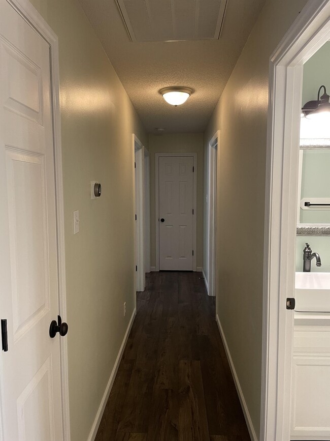 Building Photo - 512 Lejeune Dr