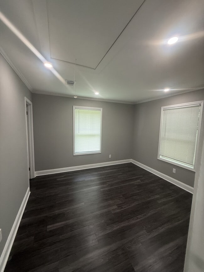 Building Photo - 5711 Sterling Pl