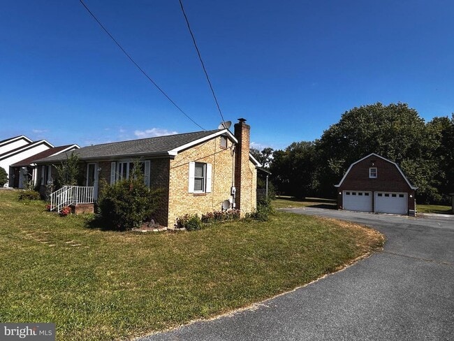 Building Photo - 3290 Shawnee Dr