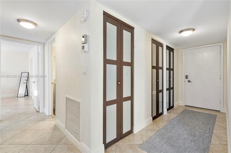 Building Photo - 1401 S Ocean Dr