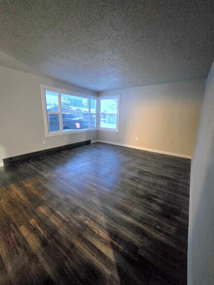 Building Photo - 1008 E Fellows St