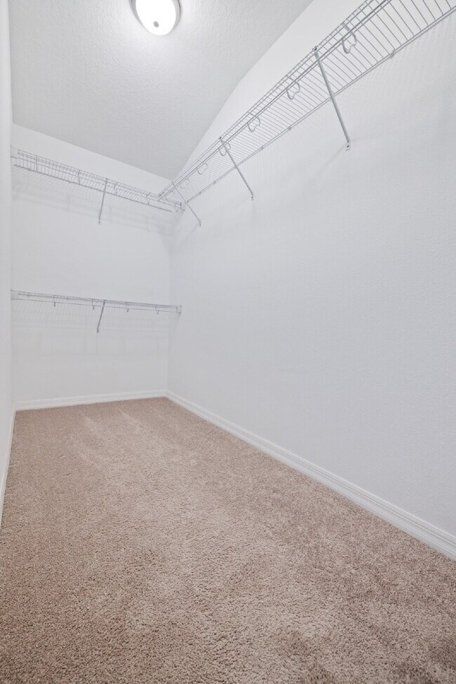 Building Photo - 29912 Southwell Ln