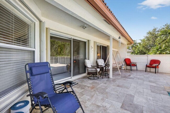 Building Photo - 1520 S Club Dr