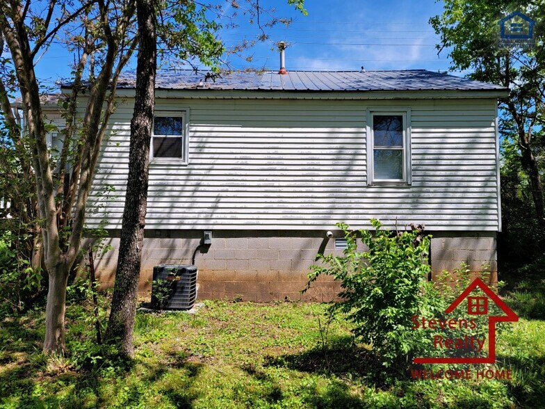 Building Photo - 115 E Jere Whitson Rd