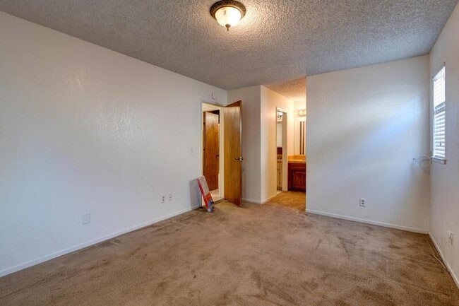 Building Photo - 2768 Saratoga Ave
