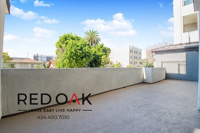 Building Photo - 856 S Gramercy Dr