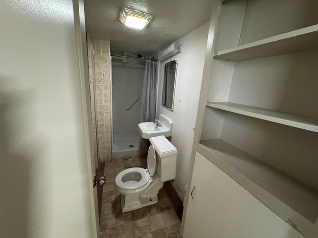 Building Photo - 140 N 200 E