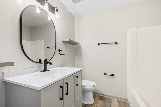 Building Photo - Fully Renovated 2 Bedroom 2 Bathroom Condo in Prime Rock Hill Location.