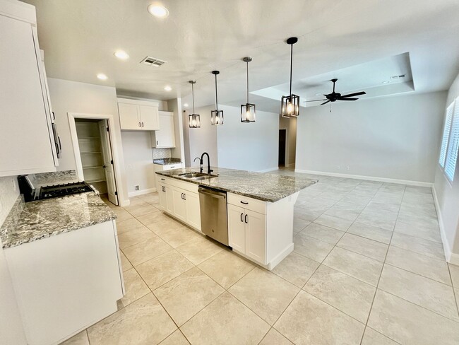 Building Photo - Beautiful Pet-Friendly 4-BR Home in Hurricane