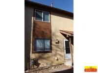 Building Photo - Townhouse