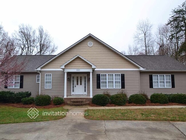 Building Photo - 650 Petree Rd