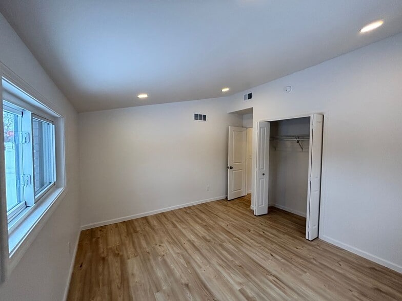 Building Photo - 35140 School St