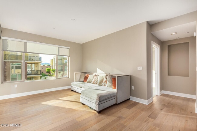 Building Photo - 4803 N Woodmere Fairway