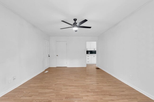 Building Photo - Located in the Heart of Hixson! 3 beds, 2 ...