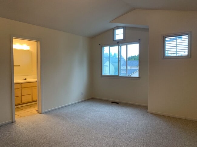 Building Photo - Beautiful 4BR Home | Cul-de-Sac Setting | Prime Bellevue Location