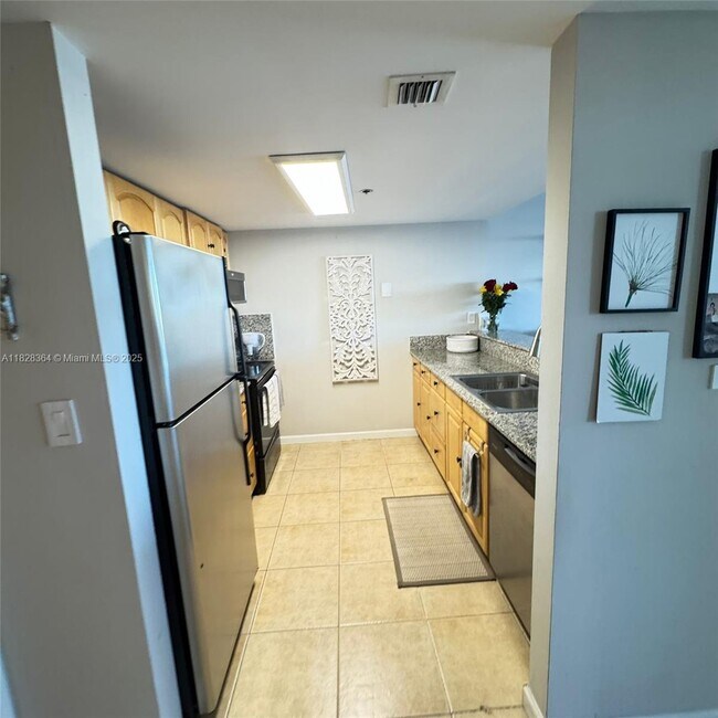 Building Photo - 7601 E Treasure Dr