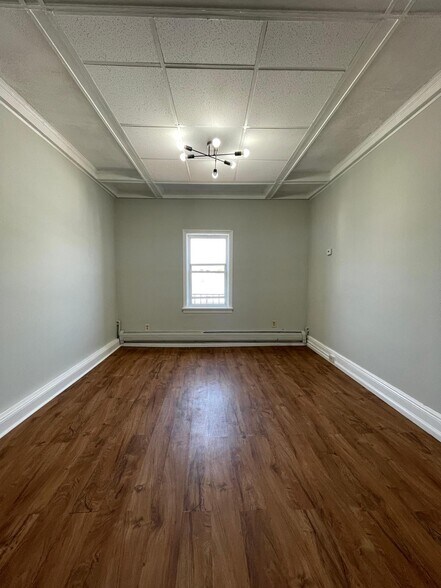 184 Garfield Ave 8 - 180 Garfield Ave