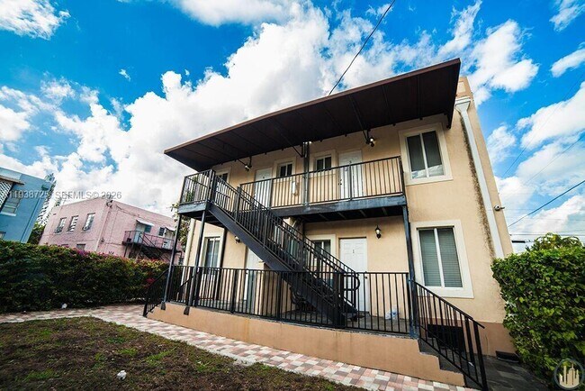 Building Photo - 1752 NW 1st St