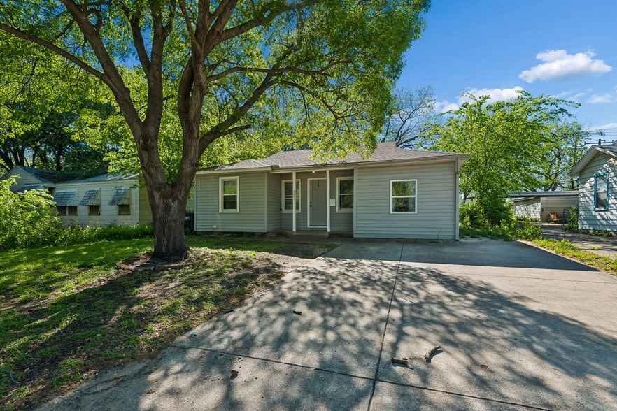 Building Photo - 2821 S Hills Ave