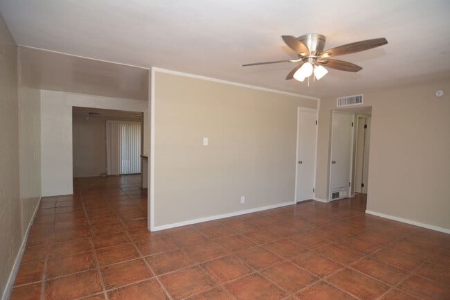 Building Photo - Charming 3 Bedroom 2 Bath House Plus Bonus...