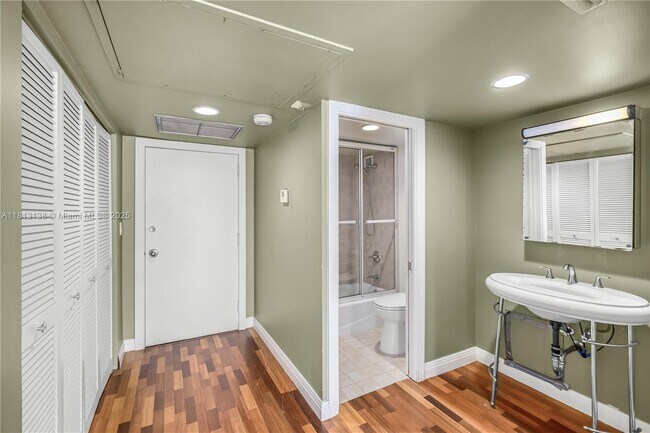 Building Photo - 11111 Biscayne Blvd