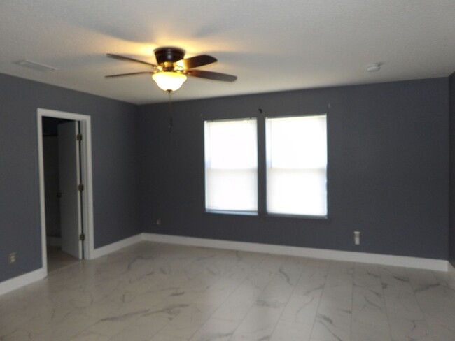 Building Photo - 4 Bedroom 2.5 Bath 2 Car garage Carole Arc...