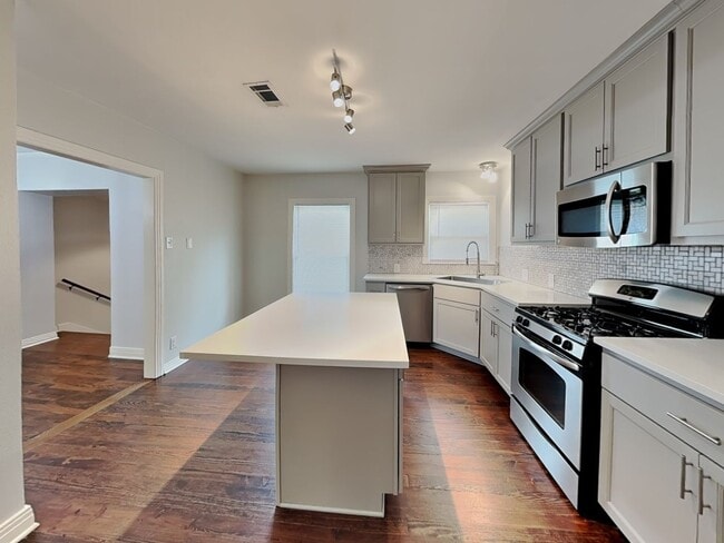 Building Photo - Designer Updates, Timeless Charm & an Unbeatable Fort Worth Location!