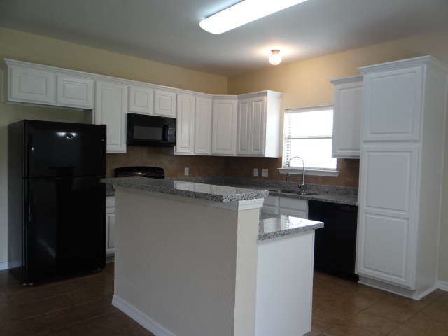 Building Photo - 26222 Avoyelles Ave