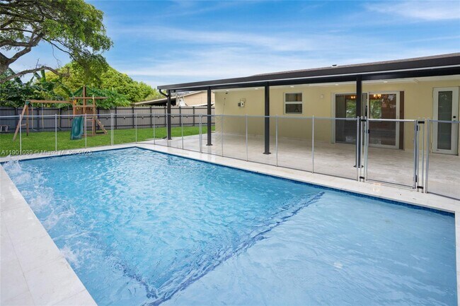 Building Photo - 10440 SW 126th Ave