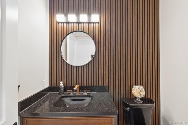 Building Photo - 47 Old Riverhead Rd