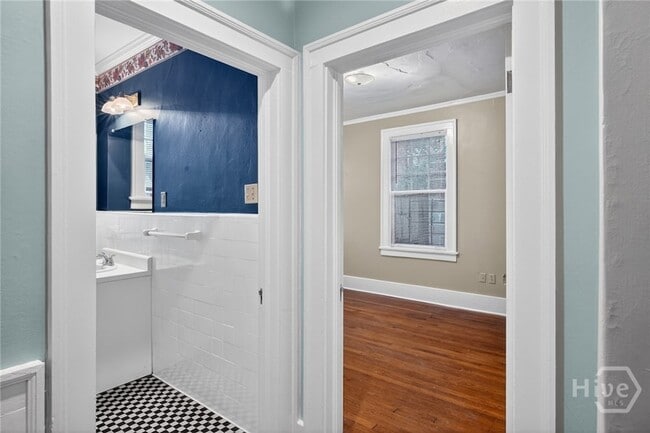 Building Photo - 417 E 49th St