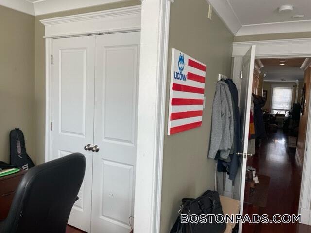 Building Photo - 632 E Broadway