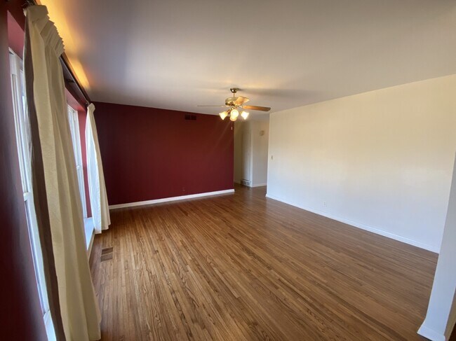 Building Photo - 5363 E 28th St