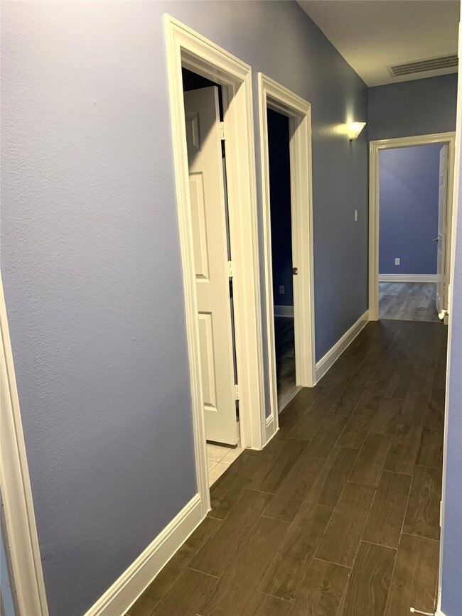 Building Photo - 2611 Summer Rain Dr