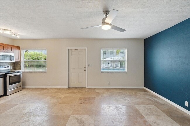 Building Photo - 1470 N Dixie Hwy