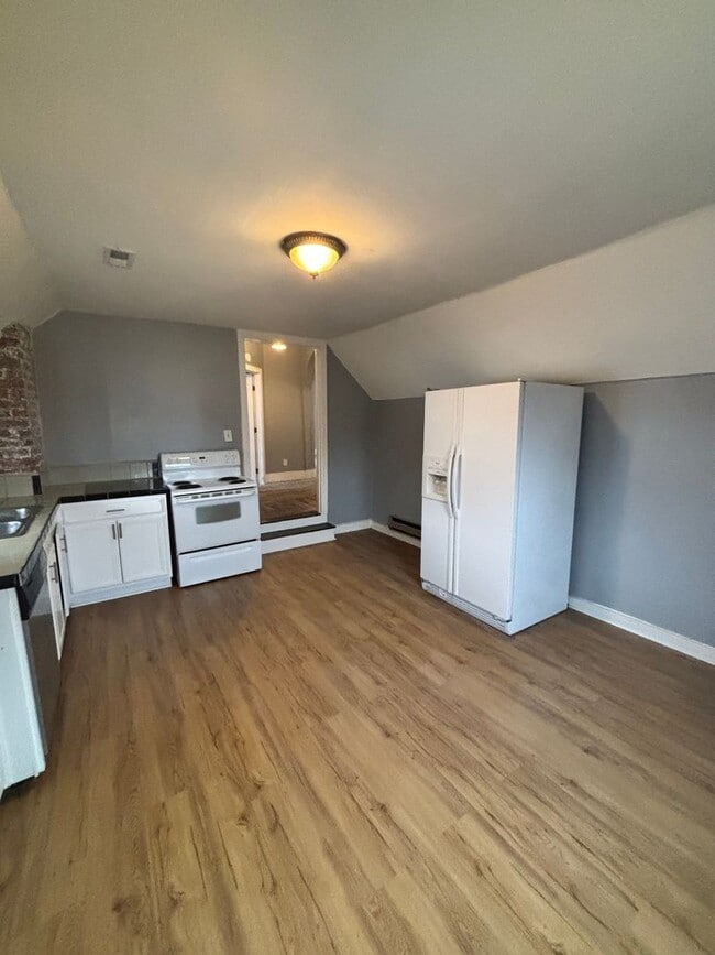 Building Photo - 2337 E 5th Ave