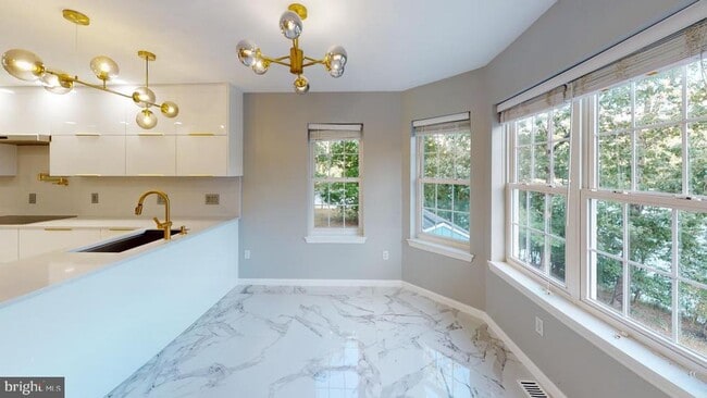 Building Photo - 202 Lakeside Loop