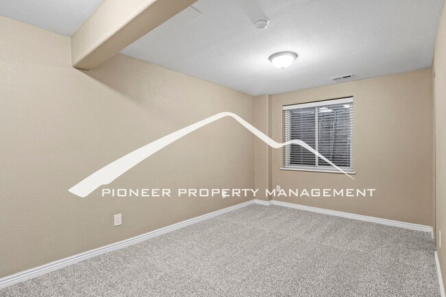 Building Photo - 3020 Mirage Dr
