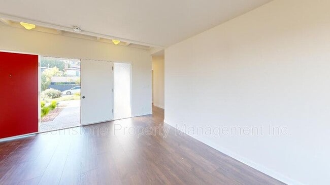 Building Photo - 2544 Cornwall St