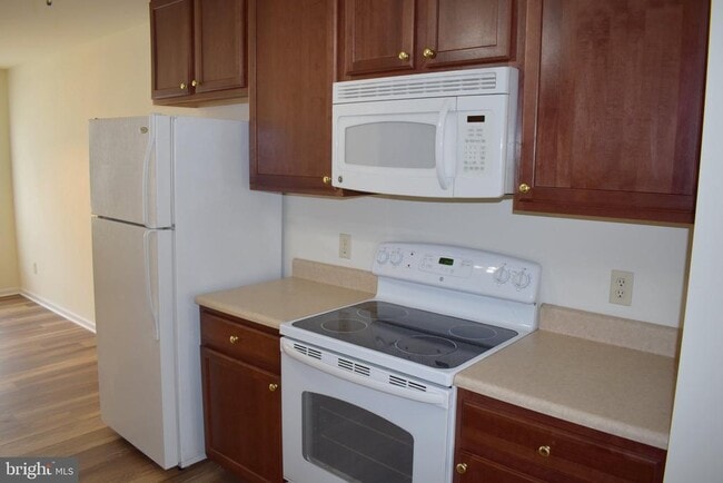 Building Photo - 2752 Roosevelt Dr