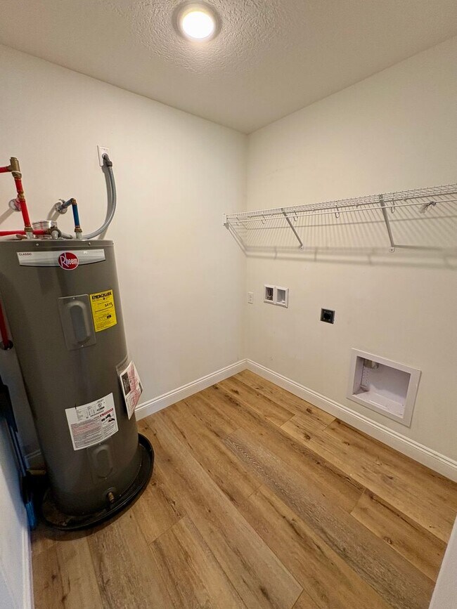 Building Photo - 2 bed 1 bath