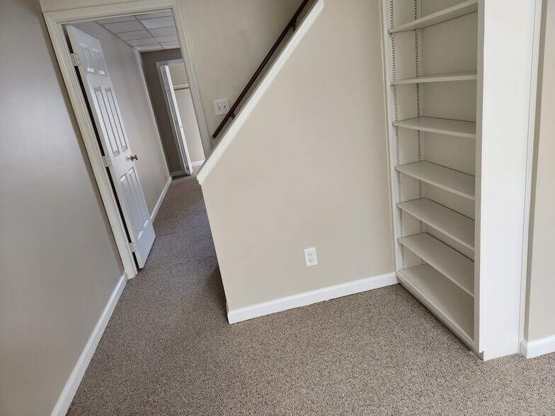 Building Photo - 103 Thornewood Dr