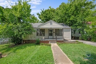 Building Photo - 2 bedroom 1 bath home located near Gadsden...