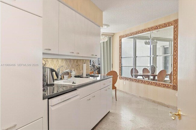 Building Photo - 16445 Collins Ave