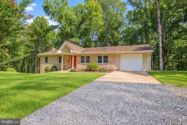 Building Photo - 6065 Eagles Nest Ln