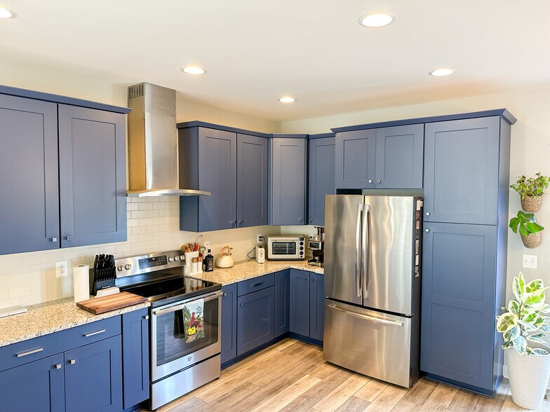 Building Photo - 1058 Old Trail Dr