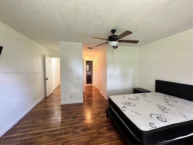 Building Photo - 9865 Riverside Dr