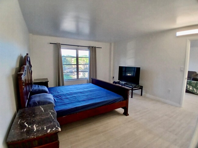 Building Photo - 4164 Inverrary Dr